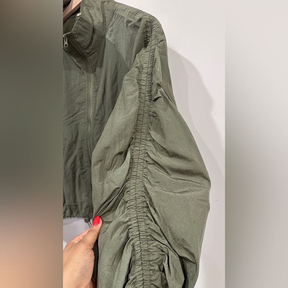 Green Nylon Windbreaker Jacket With Ruched Sleeves Vital Life Size Large - Picture 6 of 9